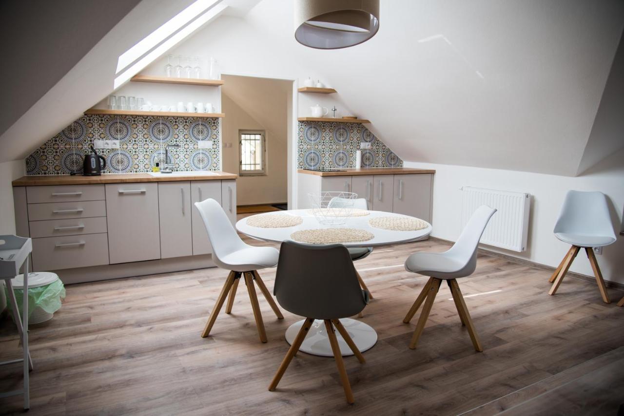Apartman Veritas Mikulov Buitenkant foto